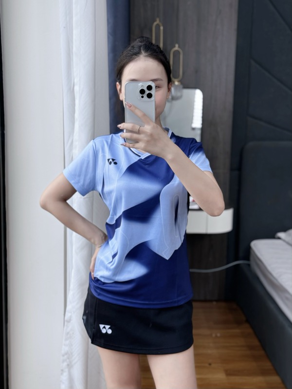 Ảnh thật thử áo cầu lông Yonex thanh lý - xanh dương nhạt