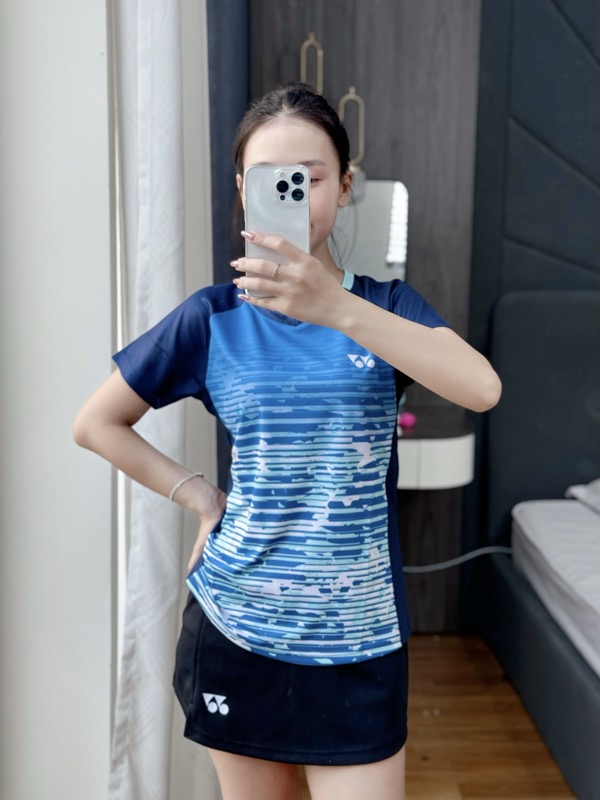 Ảnh thật thử áo cầu lông Yonex thanh lý - navy gradient
