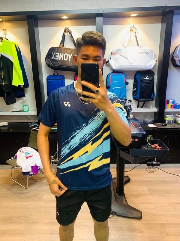 Ảnh thật thử áo cầu lông Yonex thanh lý nam - navy vàng